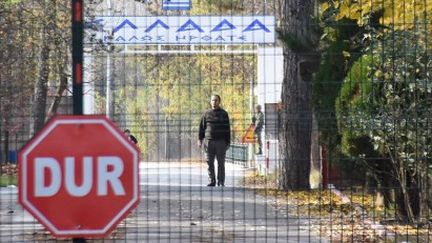 L'homme soupçonné d'être un jihadiste américain, à la frontière entre la Grèce et la Turquie, le 11 novembre 2019.&nbsp; (DHA / AFP)