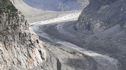 La Mer de glace est le plus grand glacier de France dans le massif du Mont-Blanc dans les Alpes du Nord (Haute-Savoie). (MARIE AMELINE / RADIO FRANCE)