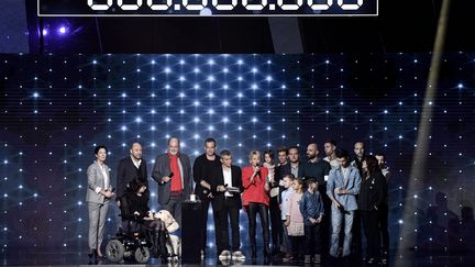 Avant le lancement de la 30e édition du&nbsp;Téléthon, le 2 décembre 2016.&nbsp; (PHILIPPE LOPEZ / AFP)