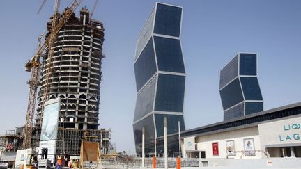  (© Reuters/Mohamad Dabbouss - Des ouvriers du bâtiment au travail au pied d'un immeuble à Doha, en 2012.)