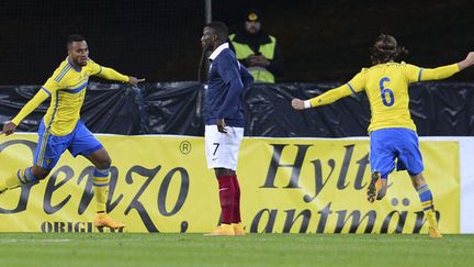 La joie des Suédois Isacc Kiese Thelin et Kristoffer Olsson face au désarroi de Paul-Georges Ntep