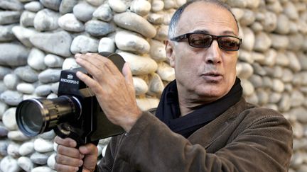 Le réalisateur iranien Abbas Kiarostami, à Nice, le 4 décembre 2007.&nbsp; (ERIC ESTRADE / AFP)