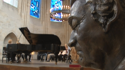 Le buste de Georges Cziffra à lal chapelle Saint-Frambourg 
 (France 3 / Culturebox)