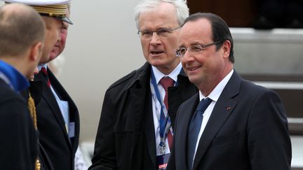 Fran&ccedil;ois Hollande arrive &agrave;&nbsp;Belfast (Irlande du Nord) le 17 juin 2013, pour le sommet du G8. (PETER MUHLY / AFP)