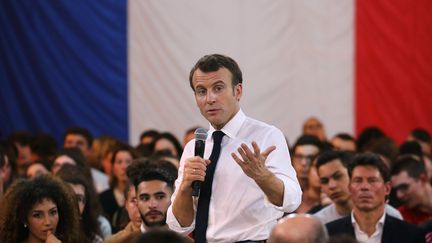 Emmanuel Macron lors du débat face aux jeunes en Saône-et-Loire, le 7 février 2019. (LUDOVIC MARIN / AFP)