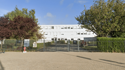 Une capture d'écran du collège Bracke-Desrousseaux, à Vendin-le-Vieil (Pas-de-Calais). (GOOGLE MAPS / FRANCEINFO)