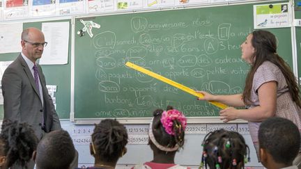 Le nouveau ministre de l'Education nationale, Jean-Michel Blanquer, visite l'école primaire Albert-Camus de Creil (Oise), le 23 mai 2017. (MAXPPP)