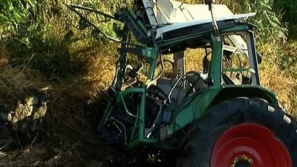 Rennes : un tracteur percuté par un train