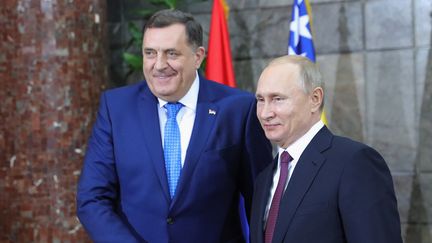 Le président de la République serbe de Bonie Milorad Dodik et le président russe Vladimir Poutine, le 17 janvier 2019. (MIKHAIL KLIMENTYEV / SPUTNIK)