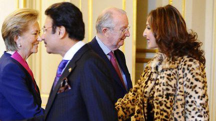 Faisal bin Hassan Trad et son épouse reçus en 2012 par le roi Albert II de Belgique et la reine Paola. (BENOIT Doppagne/AFP)