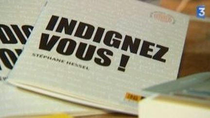 &quot;Indignez-vous&quot; de Stéphane Hessel, petit livre mais gros succès
 (Culturebox)