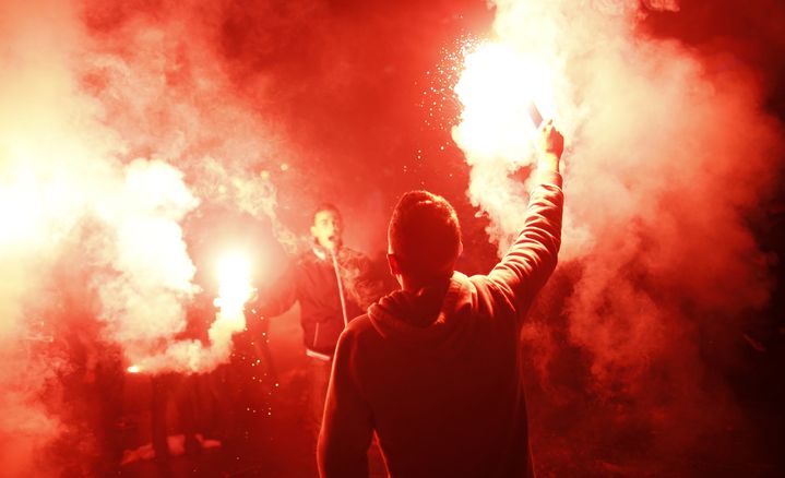 Les supporters de la Bosnie f&ecirc;tent la premi&egrave;re qualification de leur pays pour le Mondial, le 15 octobre 2013, dans les rues de Sarajevo. (DADO RUVIC / REUTERS)