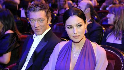 Vincent Cassel et Monica Bellucci à la cérémonie des César 2009, où l'acteur a été primé en tant que "meilleur acteur" pour son interprétation de "Mesrine", à Paris, le 27 février 2009.
 (Bertrand Guay / AFP)