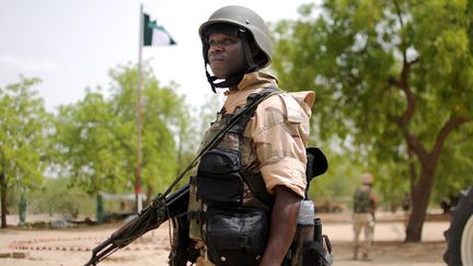 Un soldat nig&eacute;rian dans l'Etat de Borno (Nigeria), le 5 juin 2013. (QUENTIN LEBOUCHER / AFP )