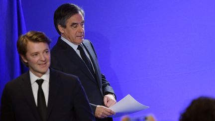 François Fillon et François Baroin lors d'une conférence de presse, mercredi 1er mars 2017, à Paris.&nbsp; (CHRISTOPHE ARCHAMBAULT / AFP )