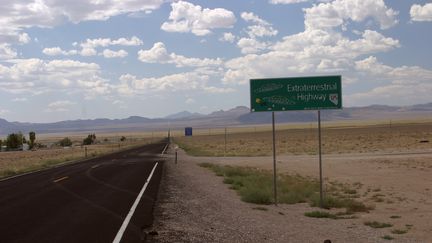 La route SR 375 au Nevada (Etats-Unis), aussi connue comme la&nbsp;"Extraterrestrial Highway" (l'autoroute des extraterrestres). (ERICSPHOTOGRAPHY / E+ / GETTY IMAGES)