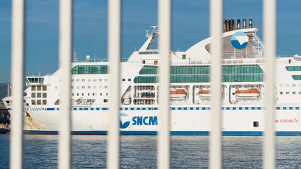 &nbsp; (Un bateau de la SNCM, le Danielle Casanova, dans le port de Marseille le 13 novembre 2014©MAXPPP)