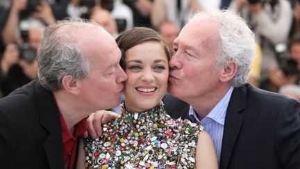 Marion Cotillard et les frères Dardenne à Cannes
 (BORDE-MOREAU / BESTIMAGE)