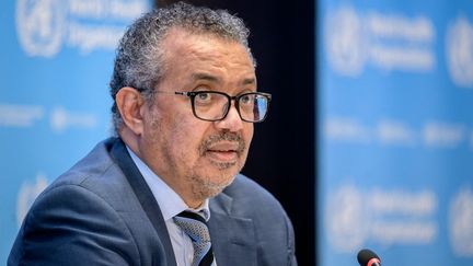 Tedros Adhanom Ghebreyesus, le directeur général de l'Organisation mondiale de la santé, lors d'une conférence de presse à Genève, le 20 décembre 2021. (FABRICE COFFRINI / AFP)