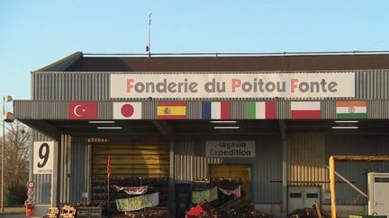 Dans la Vienne, la Fonderie du Poitou Fonte où l'on produit des blocs moteurs pour voitures diesel tourne au ralenti depuis plusieurs mois. (CAPTURE D'ÉCRAN FRANCE 3)