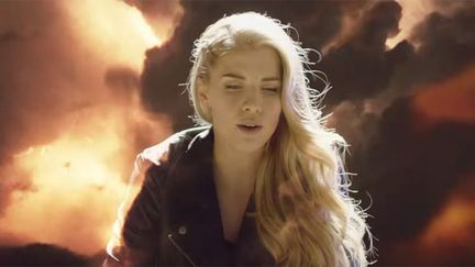 La chanteuse de London Grammar Hannah Reid dans le clip de "Big Picture".
 (Saisie écran du clip &quot;Big Picture&quot;)