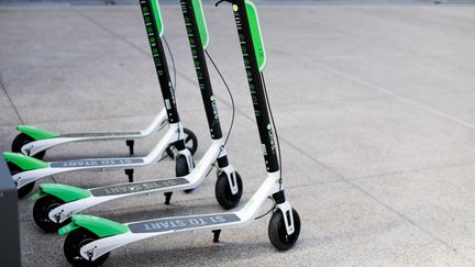 Des trottinettes électriques à San Diego, aux Etats-Unis, le 17 mai 2018. (MIKE BLAKE / REUTERS)