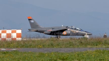 Un Alpha Jet sur une base militaire corse, le 18 mars 2011. (STEPHAN AGOSTINI / AFP)