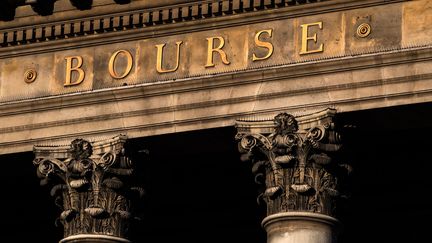 La façade de la Bourse de Paris le 18 mais 2020. (JOEL SAGET / AFP)