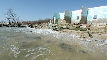 Le village de Doun Baba Dièye, près de  Saint-Louis, au nord du Sénégal, a presque totalement été mangé par la mer.  (AFP/Seyllou)