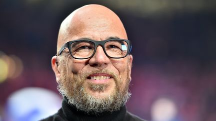 Pascal Obispo, le 24 janvier 2017, lors d'un match de handball entre la France et la Suède. (PHILIPPE HUGUEN / AFP)