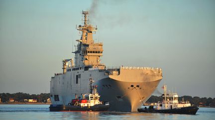 Le porte-h&eacute;licopt&egrave;re "Vladivostok", le 5 mars 2014, &agrave; Saint-Nazaire (Loire-Atlantique). (FRANK PERRY / AFP)