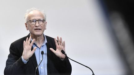 Alain Fischer, le 25 février 2021, à Paris. (STEPHANE DE SAKUTIN / AFP)