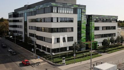 Le siège de BioNTech, à Mainz, en Allemagne. (YANN SCHREIBER / AFP)