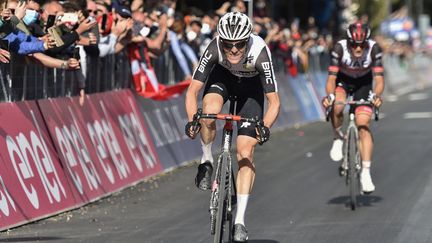 Mauro Schmid s'impose au sprint sur cette 11e étape du Tour d'Italie, le mercredi 19 mai à Montalcino (TOMMASO PELAGALLI / AFP)