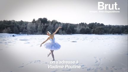 Pour interpeller Vladimir Poutine et tenter de sauver une zone naturelle unique, elle danse "Le Lac des cygnes" au milieu d'une baie gelée. Ilmira Bagautdinova, ballerine de Saint-Pétersbourg, raconte.