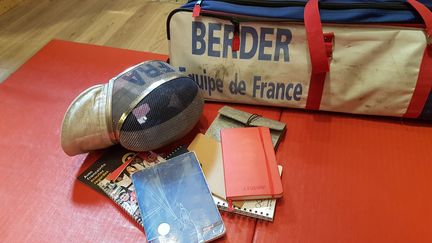 Les carnets de notes gardés précieusement au fil des années. (CECILIA BERDER / FRANCEINFO / RADIO FRANCE)