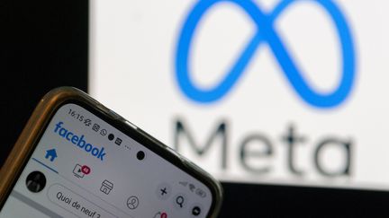 Le groupe Meta, la maison-mère de Facebook, a écopé le 4 janvier 2023 de deux lourdes amendes totalisant 390 millions d'euros pour violation du règlement européen sur les données (RGPD). (SERGE TENANI / HANS LUCAS / AFP)