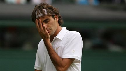 Roger Federer démarre dans la douleur