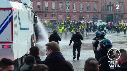 Interdictions de manifester, contraventions, éviction de Michel Delpuech... L'exécutif a dévoilé lundi 18 mars son nouveau plan contre les violences. (FRANCE 2)