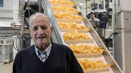 César Bonilla, le directeur de l'entreprise de chips espagnoles "Bonilla a la vista" à Arteixo, en Galice, le 10 février 2020. (MONCHO FUENTES / EFE / EPA)