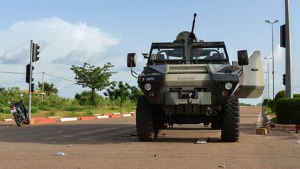 &nbsp; (Un véhicule blindé abandonné dans les rues de Ouagadougou lors du coup d'Etat le 17 septembre dernier. © Maxppp)