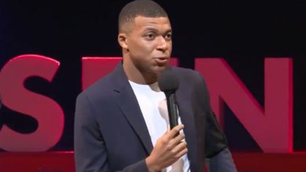 Le footballeur Kylian Mbappé était l'invité de franceinfo pour le lancement de Sports en Seine, jeudi 28 octobre 2021 à la Maison de la radio et de la musique. (RADIO FRANCE)