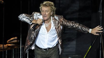 Rod Stewart sur scène à Gijon (Espagne) le 14 juillet 2023 (DAVID BORRAT / EFE)