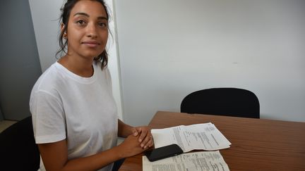 &nbsp;Fatiha Martin, victime d'injures racistes de la part d'un agent Carsat de la&nbsp;Creuse, le 23 août 2018. (CATHERINE PERROT / MAXPPP)