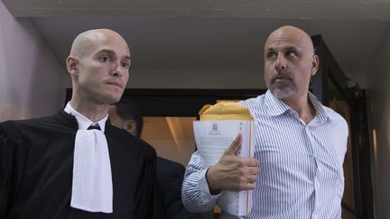 Nicolas Pisapia (D) et son avocat Julien Pinelli, lors de son procès en appel, le 25 avril 2016 à Saint-Domingue. (ERIKA SANTELICES / AFP)