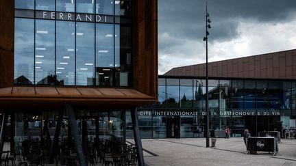 L'une des entrées de la première&nbsp;Cité internationale de la gastronomie et du vin, à Dijon. (JEFF PACHOUD / AFP)