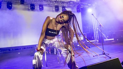 L'artiste britannique IAMDDB sur scène au Field Day Festival à Londres, le 1er juin 2018 (DAFYDD OWEN / MAXPPP)