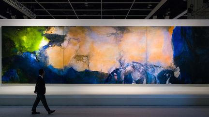 "Juin-Octobre 1985", oeuvre du peintre chinois Zao Wou-Ki during, présentée par la maison de vente Sotheby's le 26 septembre à Hong Kong.
 ( ANTHONY WALLACE / AFP)