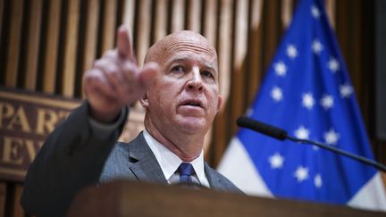 Le chef de la police new-yorkaise James O'Neill, lors d'une conférence de presse à New-York (Etats-Unis), le 19 août 2019.&nbsp; (DREW ANGERER / GETTY IMAGES NORTH AMERICA / AFP)