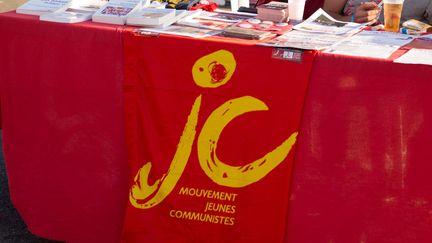 Un stand des Jeunes communistes le 9 septembre 2016 à la Fête de l'Humanité, à La Courneuve (Seine-Saint-Denis). (MAXPPP)